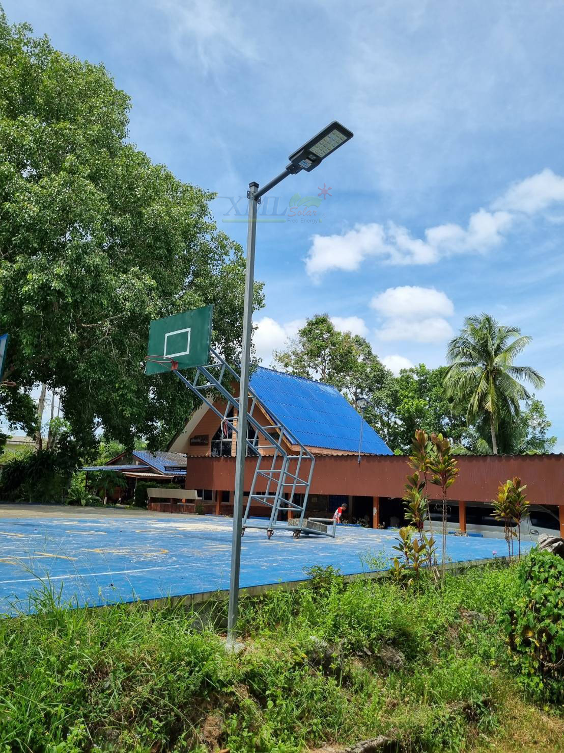 โคมไฟถนนโซล่าเซลล์ XML-Solar 200W (แสง : ขาว)(สว่างค้าง)