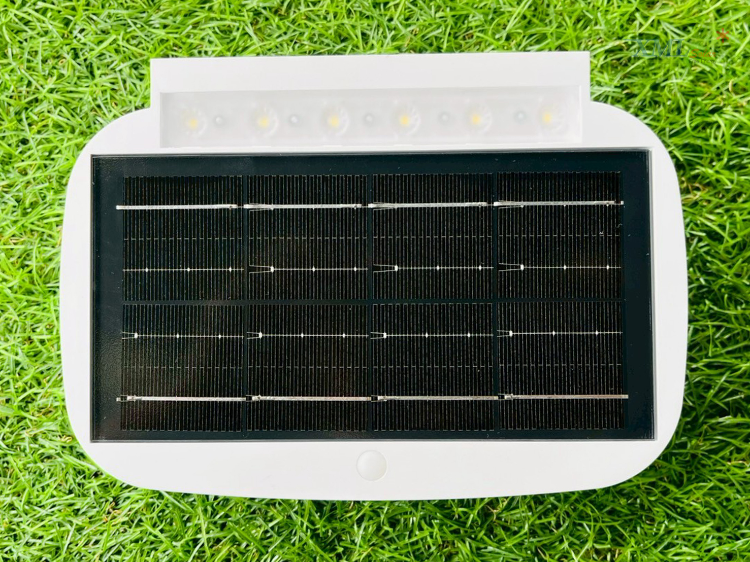 โคมไฟติดผนังโซล่าเซลล์ รุ่น LSXML-243 (เเสง : คลูไวท์)