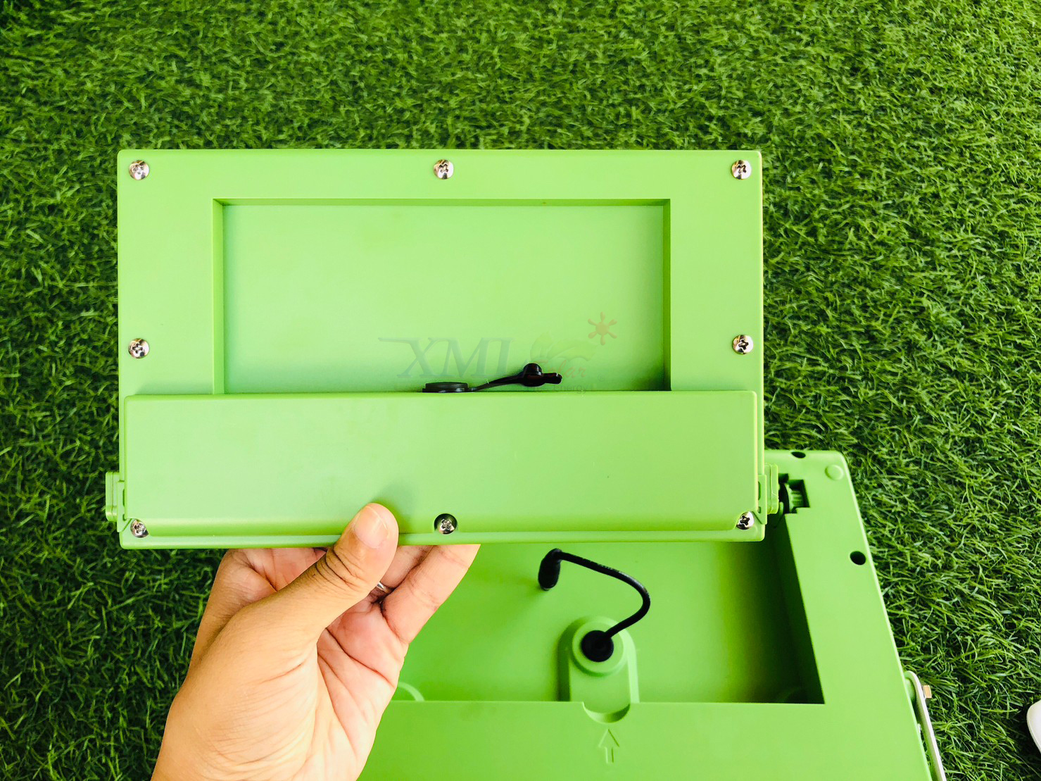 ไฟสปอตไลท์โซล่าเซลล์ 100 W รุ่น MD-PT19 (เปิดได้ 3 แสง)