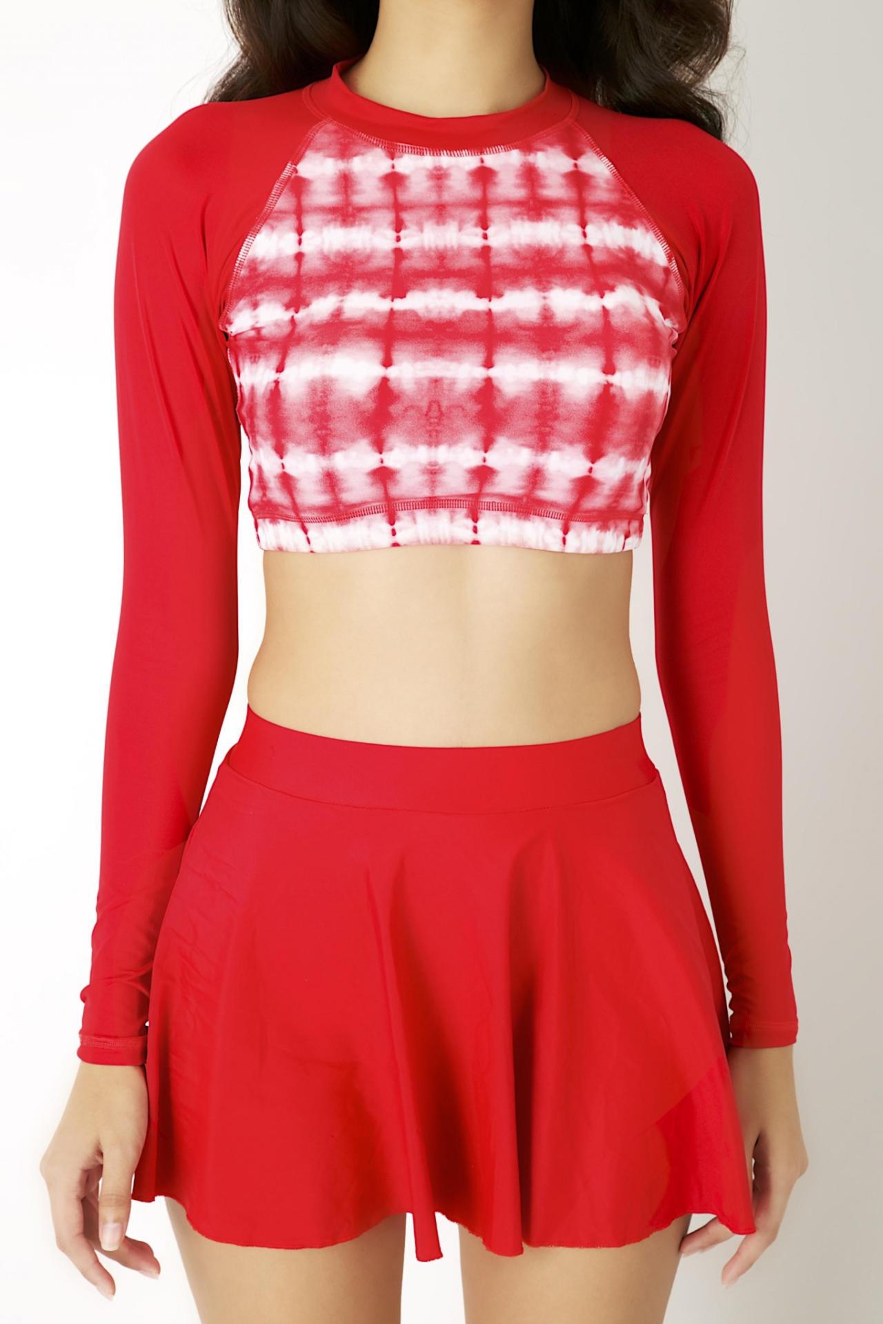 สินค้าใหม่ ชุดว่ายน้ำแขนยาวเอวจั๊มกระโปรง งานสวย ทรงเป๊ะ ใส่แล้วหุ่นดีมีเชฟ ฟรีไซส์ ราคา 590 บาท