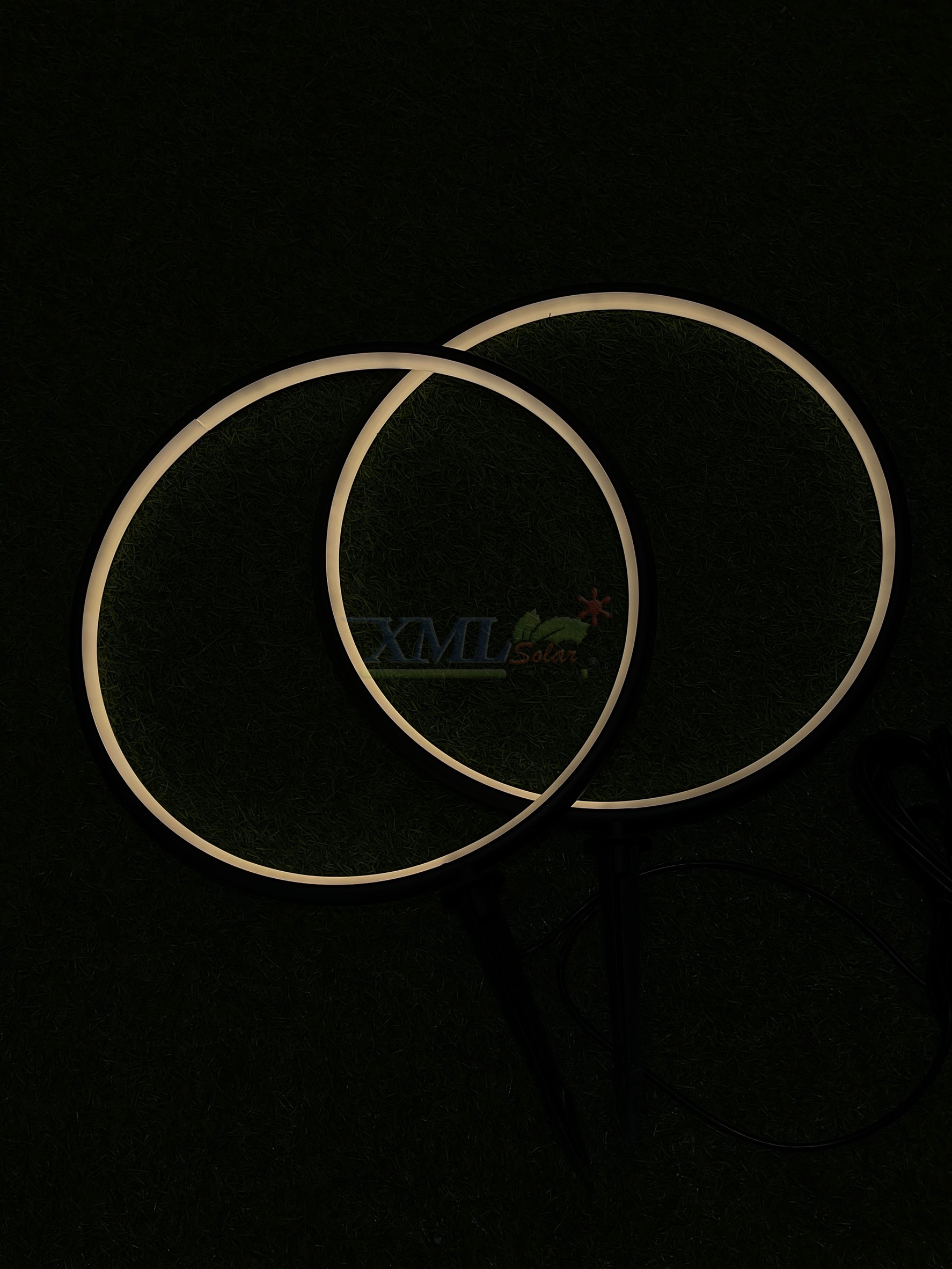 ไฟปักสนามโซล่าเซลล์ ทรงกลม รุ่น DC-0587N (เเสง : เหลืองวอมไวท์)