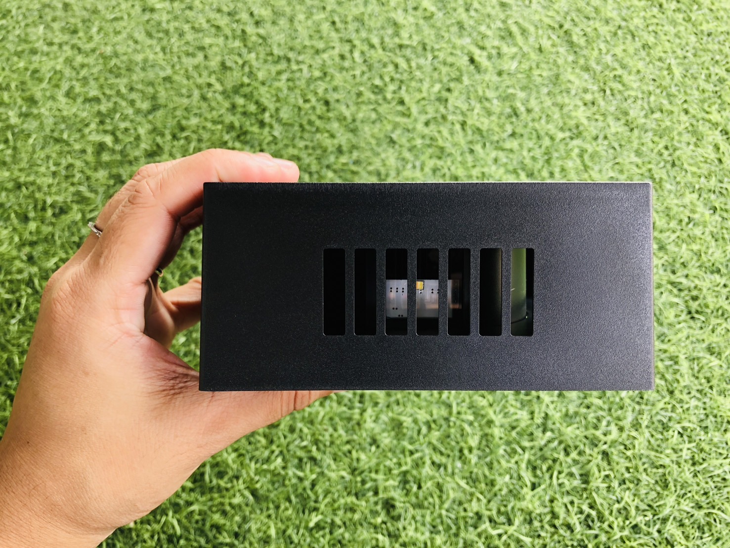 โคมไฟติดผนังโซล่าเซลล์ Luxury Design ส่องบนล่าง รุ่น TB-282 (เปิดได้ 2 แสง)