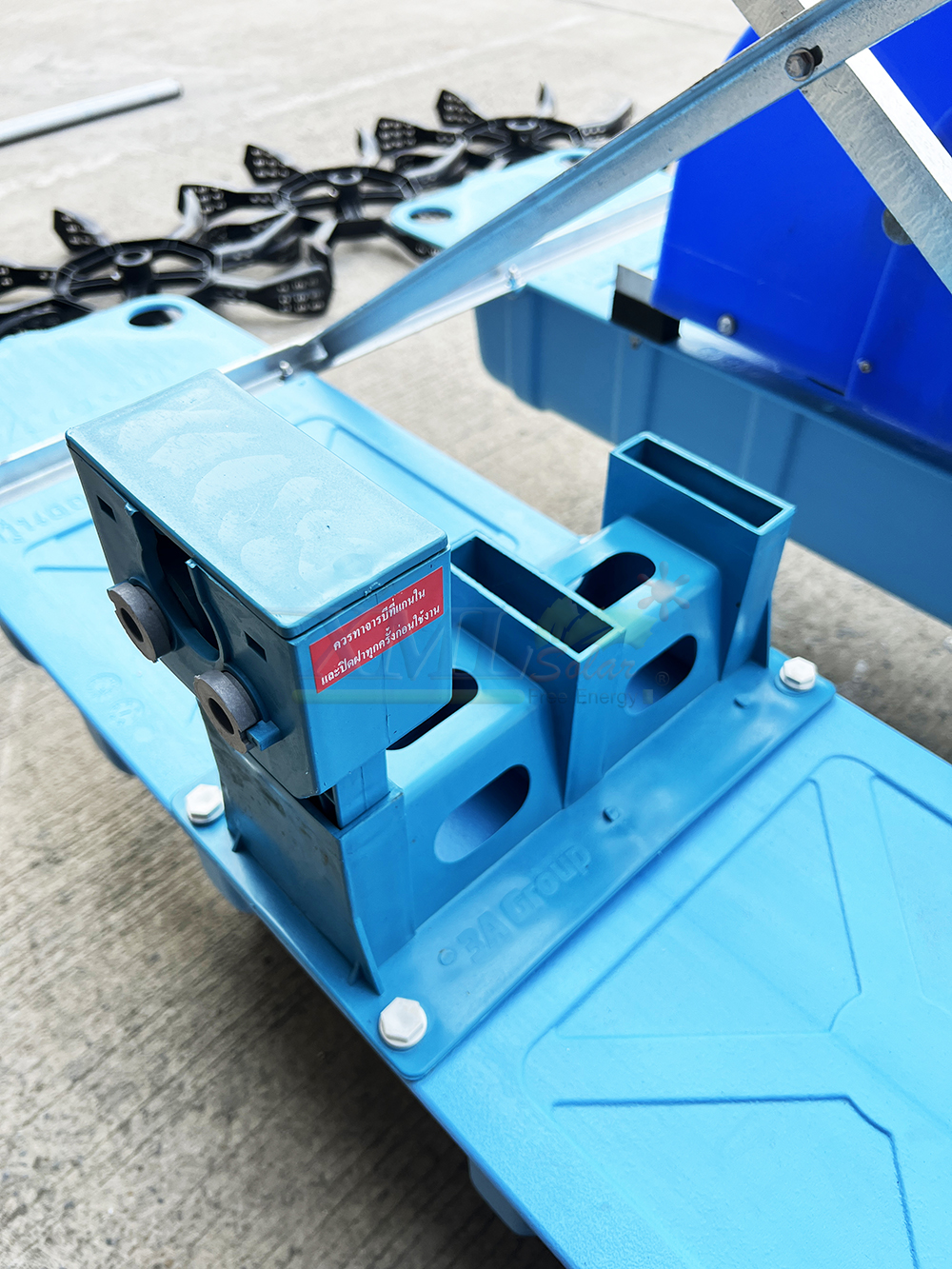 กังหันตีน้ำโซล่าเซลล์ รุ่นช้างน้อย 4 ใบพัด 3 ทุ่น