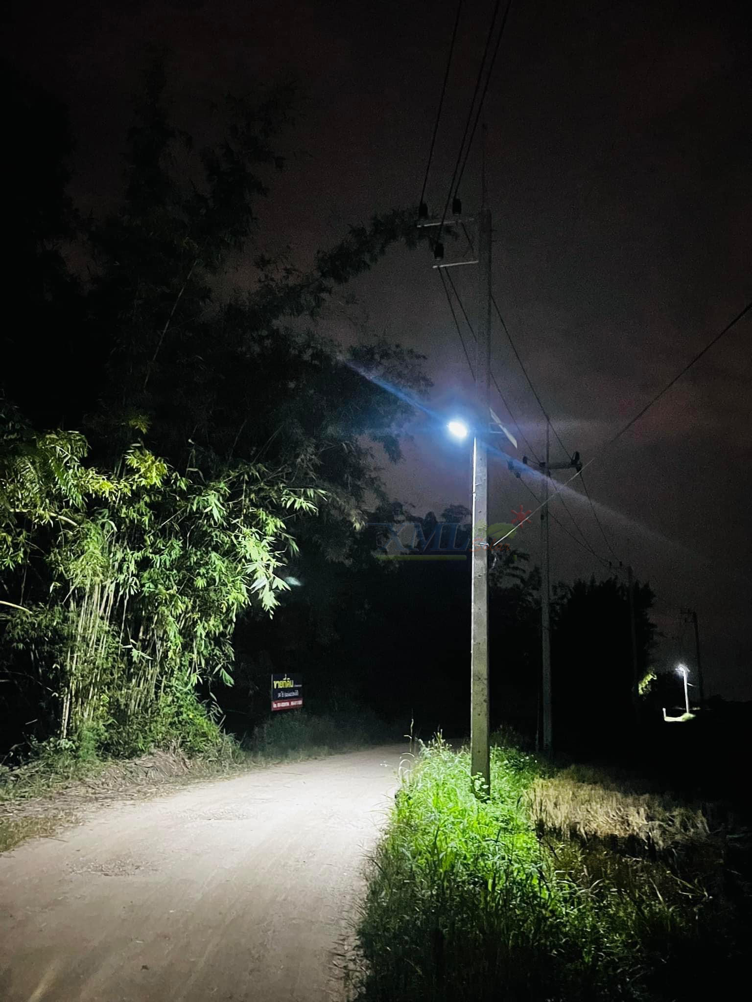 สปอร์ตไลท์โซล่าเซลล์ 300 W. รุ่นใหม่ JD8300L (แสง : ขาว)