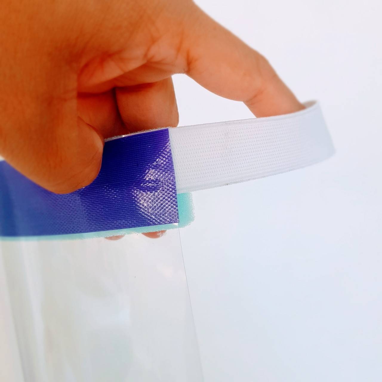 Face Shield เฟสชิว หน้ากากใส ป้องกันฝุ่นละอองเชื้อโรคและน้ำลาย หรือ สารคัดหลั่ง กระเด็นเข้าใส่หน้า มีให้เลือกหลายสี อันละ 20 บาท โหลละ 180