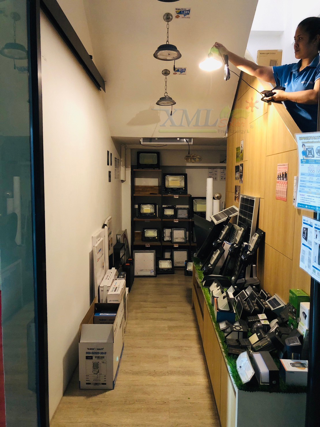 โคมไฟโซล่าเซลล์ ติดเพดาน รุ่นโคมวินเทจ 150 Lumen (แสง เหลืองวอมไวท์)