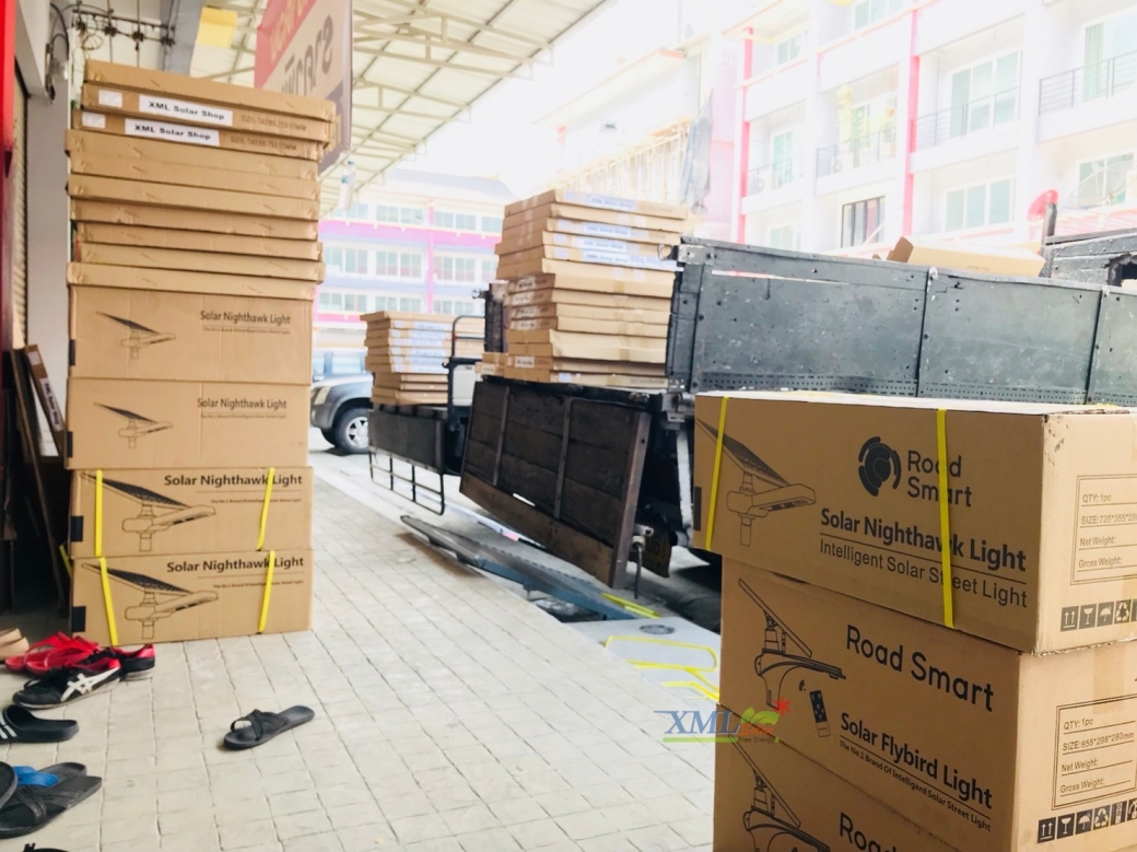 โคมไฟถนนอัจฉริยะ โซล่าเซลล์ 150 Watt Monocrystalline (แสง ขาว)