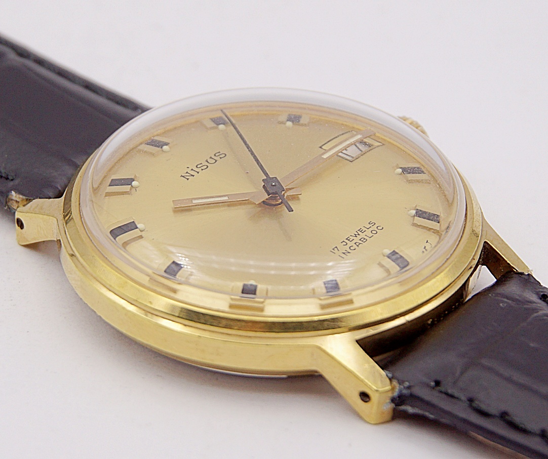 นาฬิกาเก่า NISUS ไขลาน