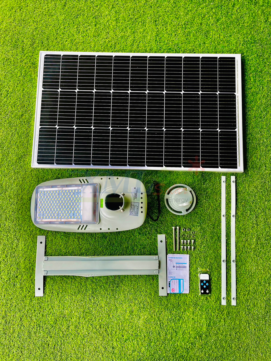 โคมไฟถนนโซล่าเซลล์อัจฉริยะ (รุ่น 4,300Lumens + แผง 60 W) (แสง : ขาว)