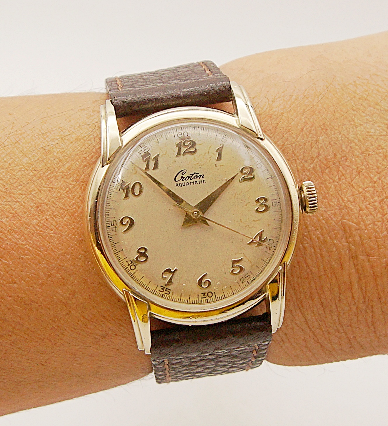 นาฬิกาเก่า CROTON ออโตเมติกครึ่งรอบ