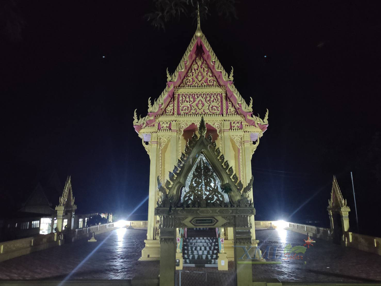 สปอร์ตไลท์โซล่าเซลล์ 300 W. รุ่นใหม่ JD8300L (แสง : ขาว)