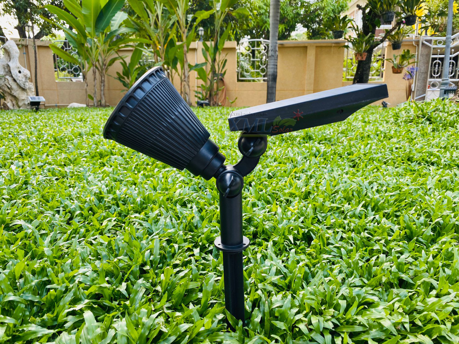 สปอร์ตไลท์ปักสนามโซล่าเซลล์ 7 LED(super bright) (เเสง : เหลืองวอมไวท์)