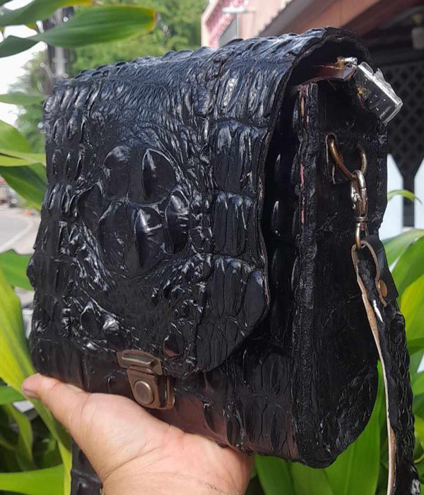 กระเป๋าสะพายข้าง หนังจระเข้