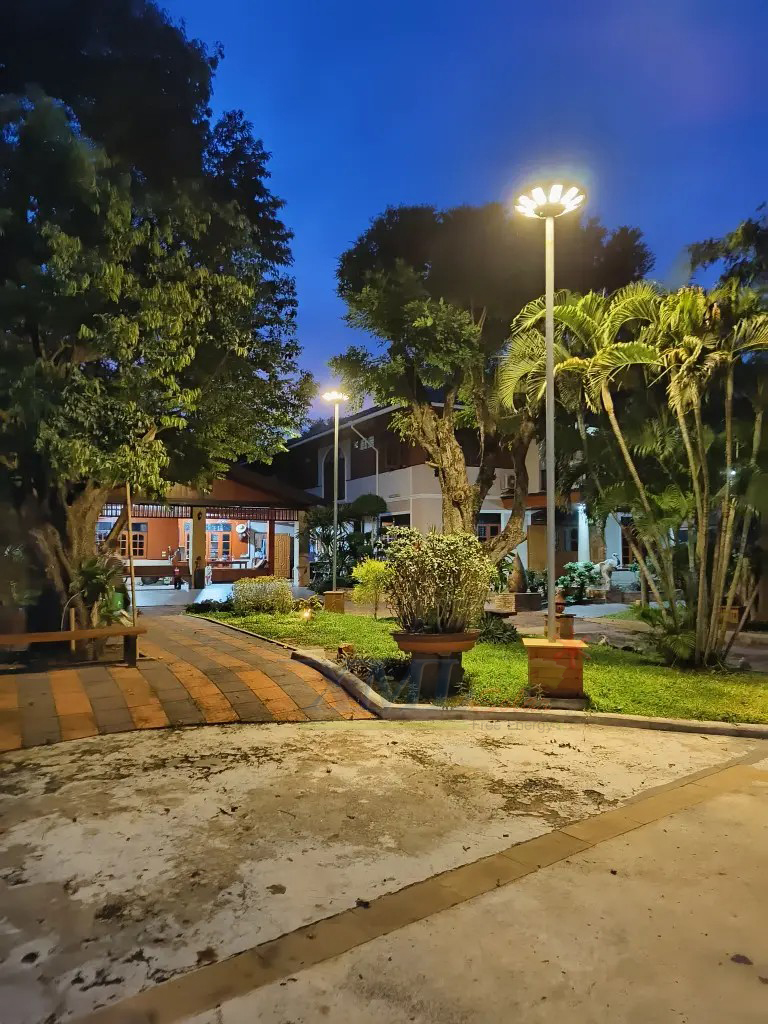 โคมไฟโซล่าเซลล์ UFO ทรงกลม (ขนาดใหญ่สุด 75 ซม.) (เปิดได้ 3 แสง) รุ่น MD-SLT38-500W