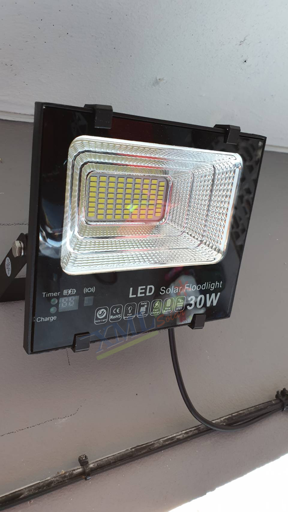 ไฟสปอตไลท์โซล่าเซลล์ 30 Watt กล่องสีน้ำตาล (เปิดได้ 3 แสง)