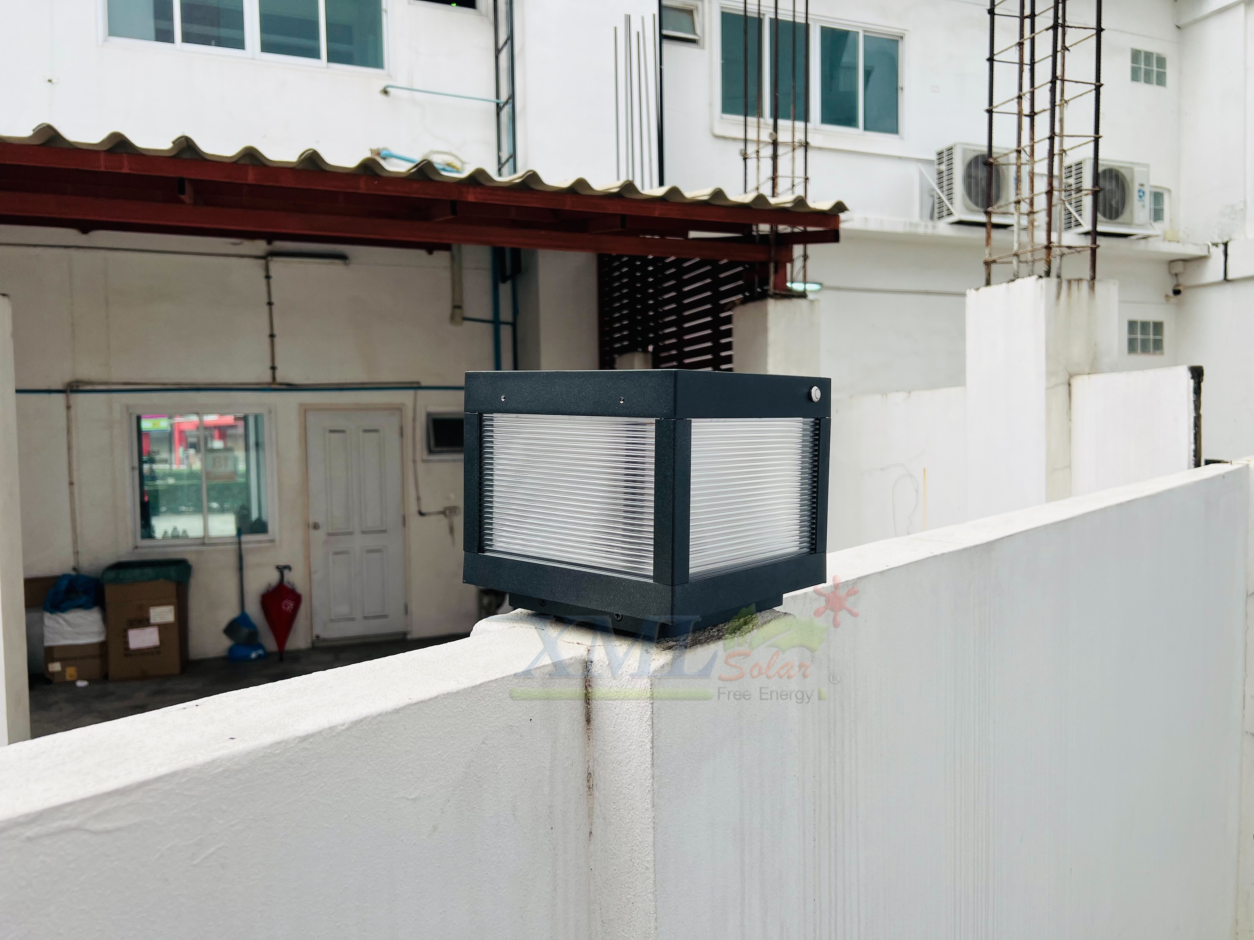 โคมไฟหัวเสาโซล่าเซลล์ ทรงสี่เหลี่ยม รุ่น TZ-3693 (เปิดได้ 2 แสง)