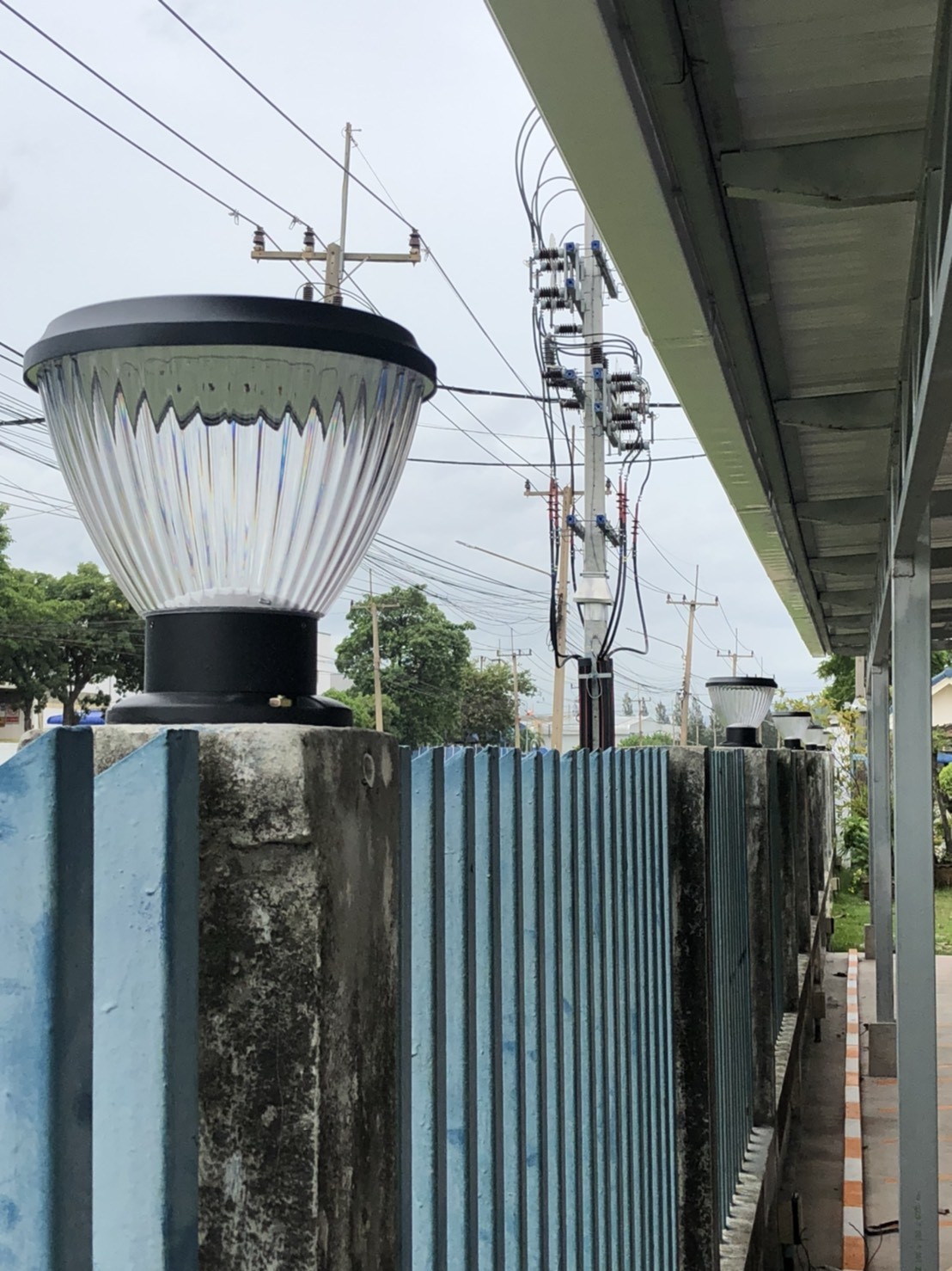 ไฟหัวเสาโซล่าเซลล์ ทรงถ้วย Cupcake 30 SMD LED (เเสง : เหลืองวอมไวท์)