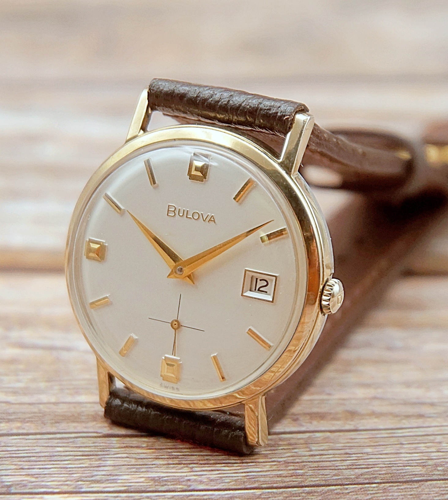 นาฬิกาเก่า BULOVA ไขลานสองเข็มครึ่ง