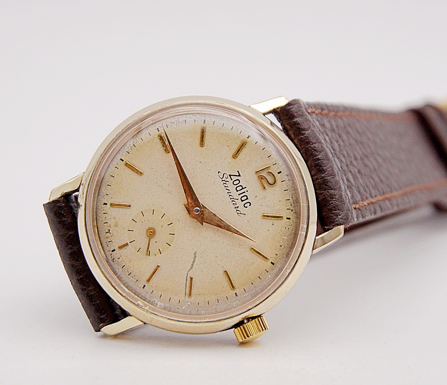 นาฬิกาเก่า ZODIAC ไขลานสองเข็มครึ่ง