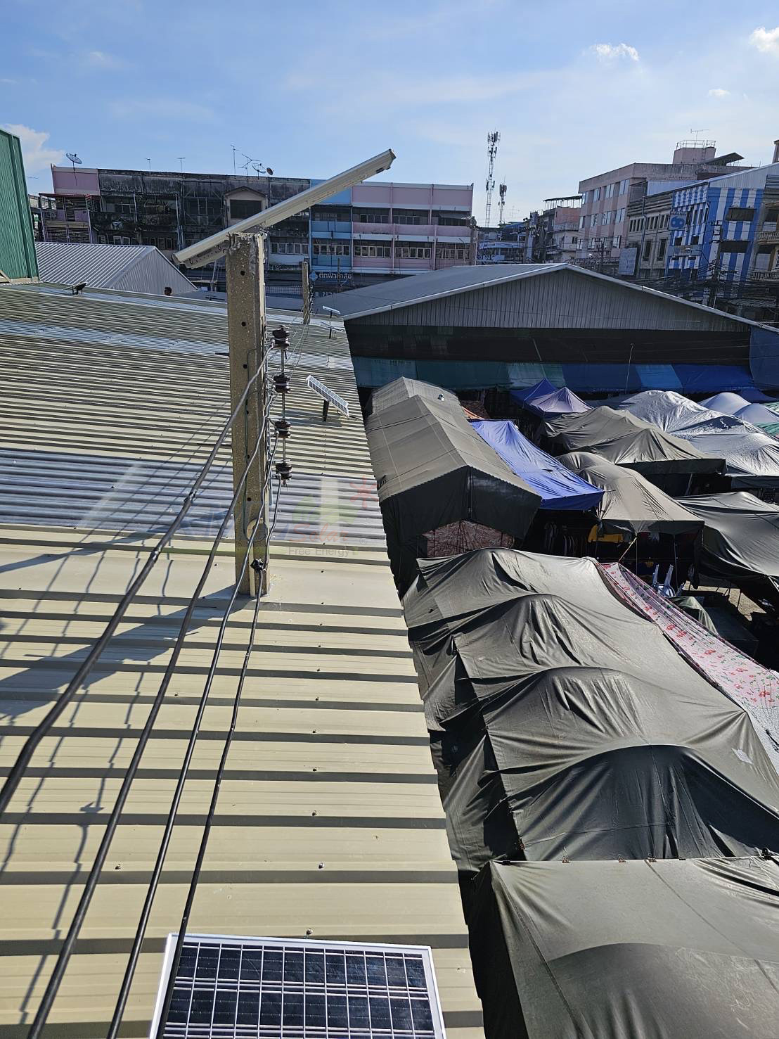 ไฟสปอตไลท์โซล่าเซลล์ 500 Watt กล่องสีน้ำตาล (เปิดได้ 3 แสง)