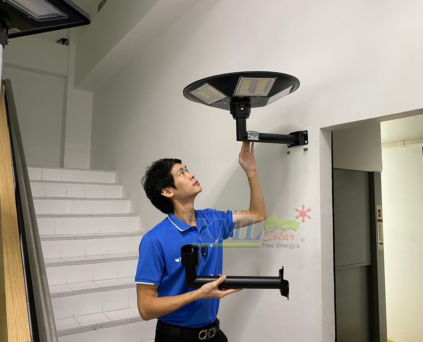 ขายึดผนังโคมไฟ UFO ปลาย 3 นิ้ว แบบฉาก (มีรอยขูดขีด)