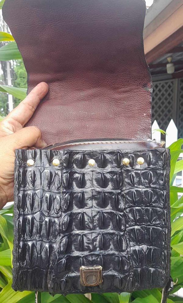 กระเป๋าสะพายข้าง หนังจระเข้