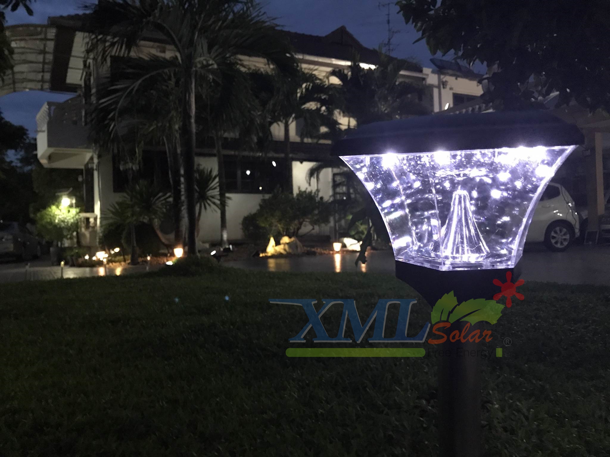 ไฟปักสนามโซล่าเซลล์ 8 Super SMD LED (แบบเหลี่ยม) สูง 140 ซม. (เเสง : ขาว)