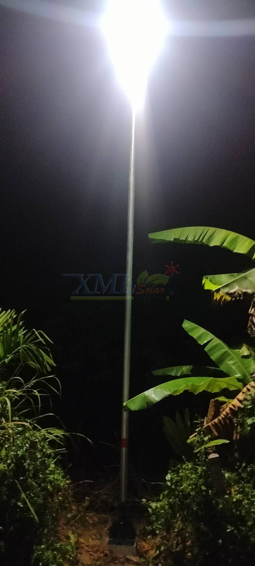 โคมไฟถนนโซล่าเซลล์ 400W รุ่น MD-SLT30-400W (แสง : ขาว)