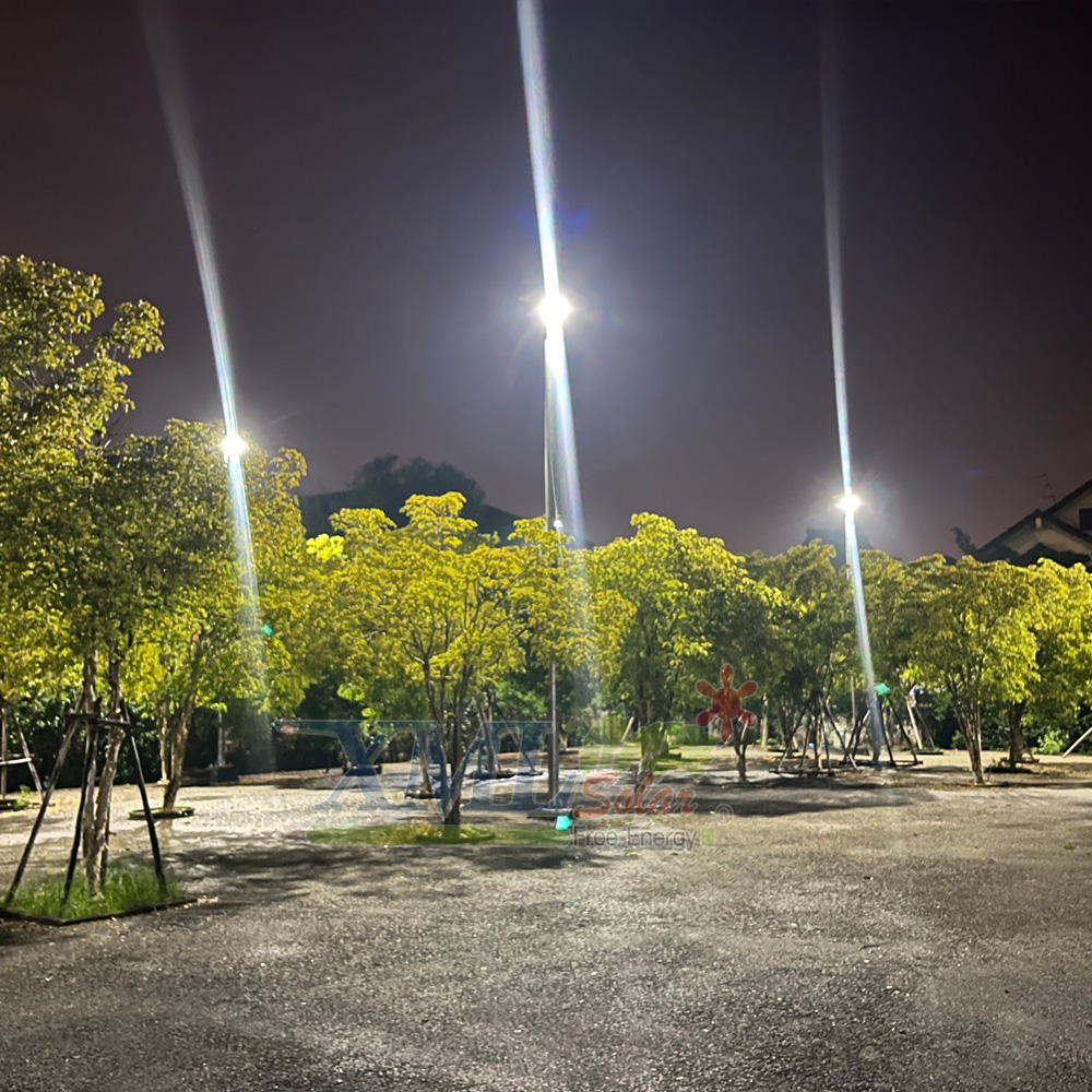 โคมไฟถนนโซล่าเซลล์อัจฉริยะ (รุ่น 6,300Lumens + แผง 80 W) (แสง : ขาว)