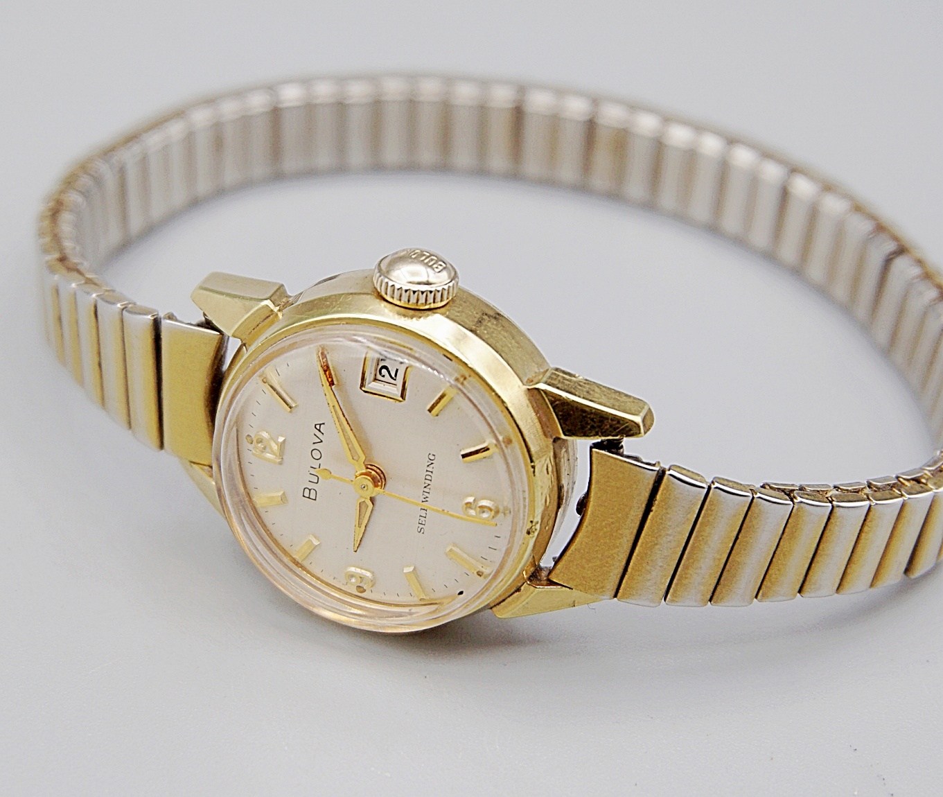 นาฬิกาเก่า BULOVA ออโตเมติก (ของผู้หญิงครับ)