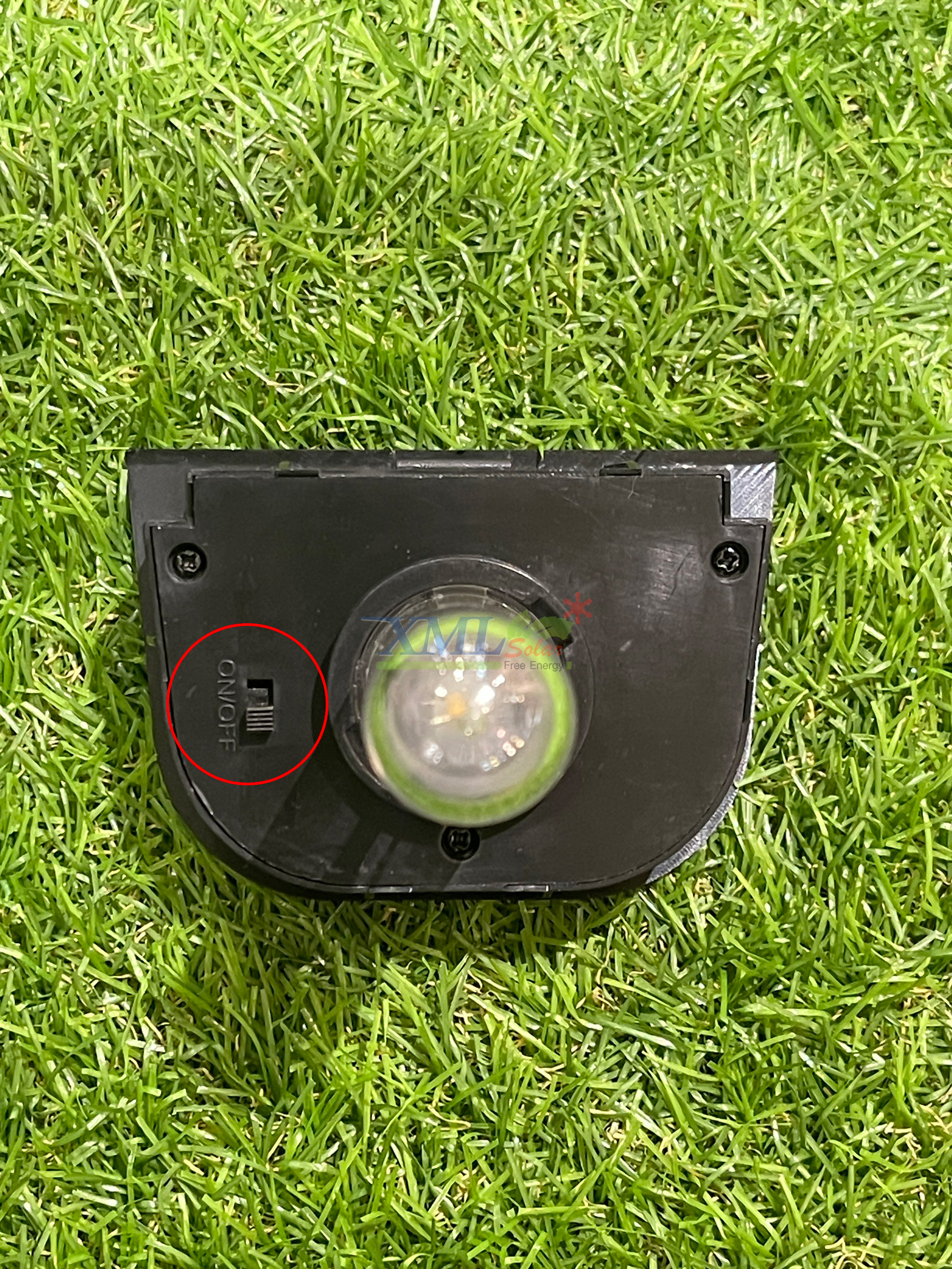 ไฟผนังโซล่าเซลล์ รุ่น MD-SOLAR-H1001 ระบบสว่างค้าง (แสง : เหลืองวอมไวท์)(1 แถม 1)