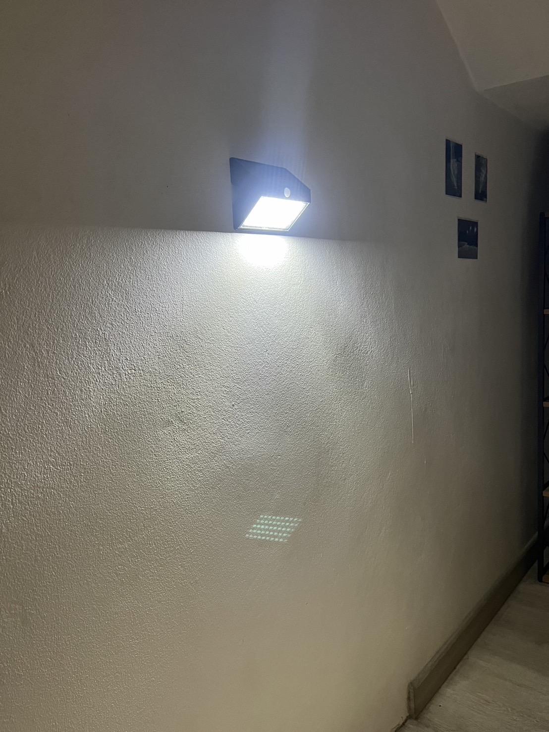 ไฟติดผนังโซล่าเซลล์ รุ่น TB-2768 (เปิดได้ 2 แสง)