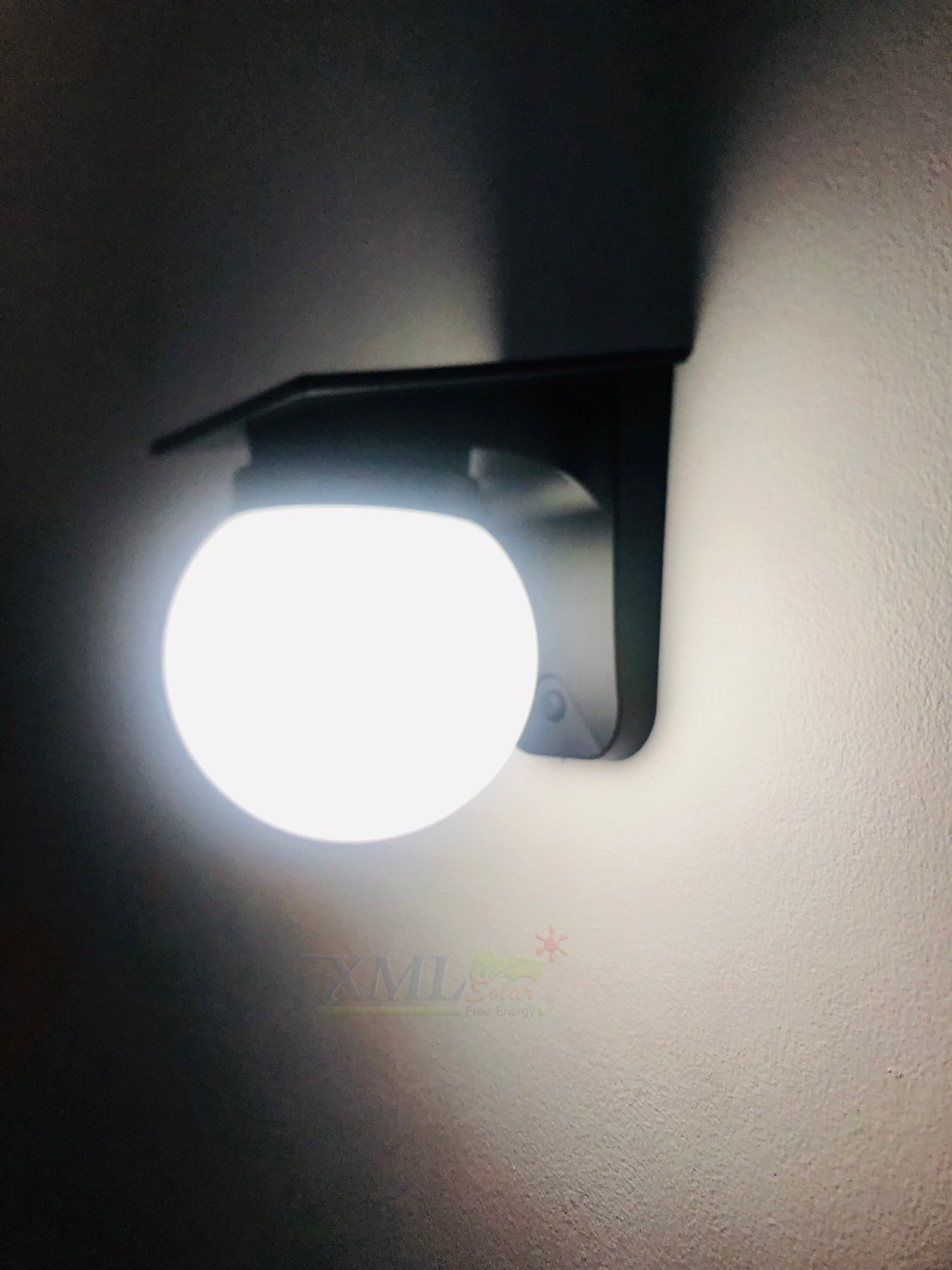 โคมไฟติดผนังโซล่าเซลล์ รุ่น MD-SOLAR-Q5001 (เปิดได้ 3 แสง)