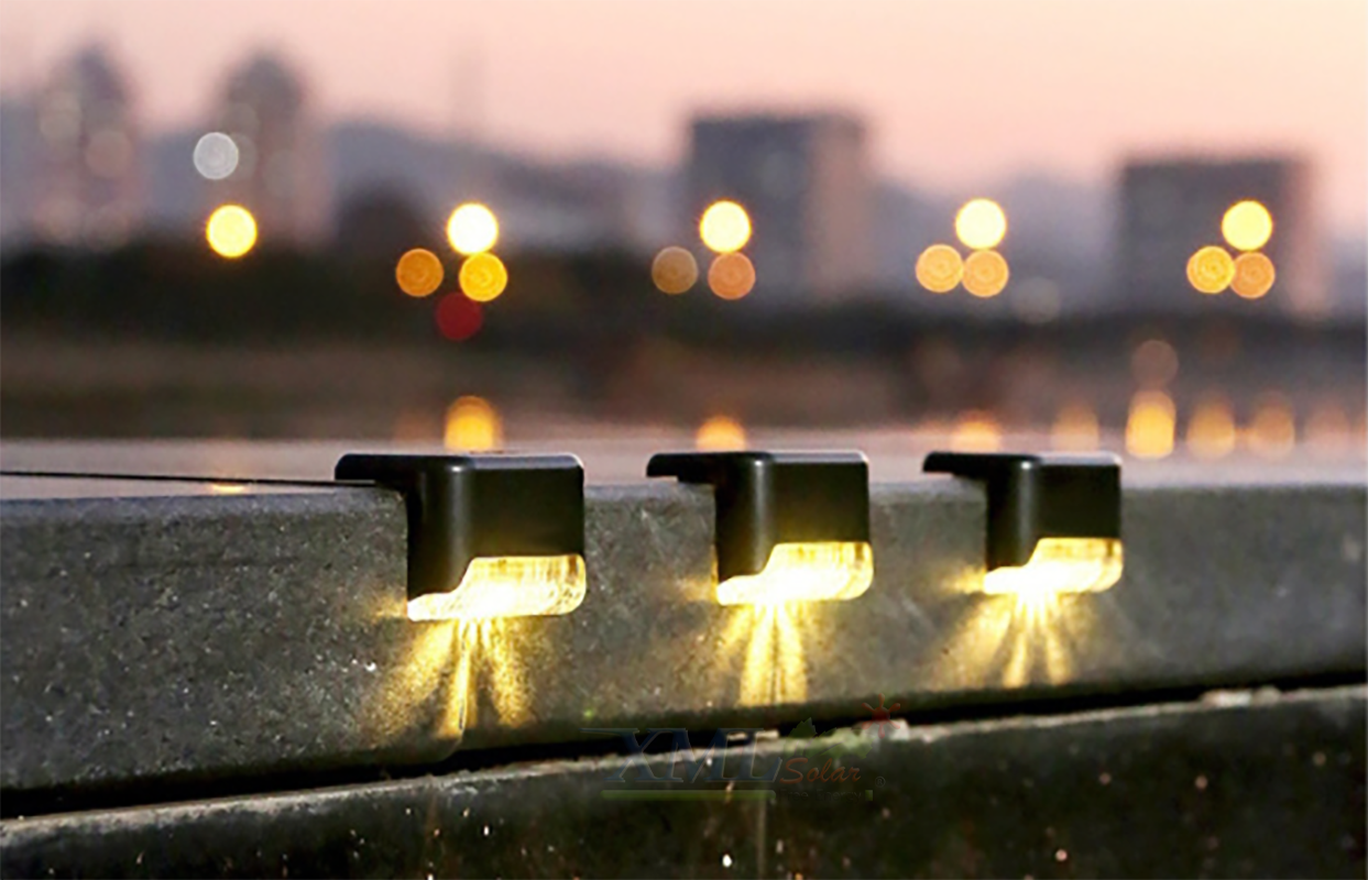 ไฟโซล่าเซลล์ติดบันได 1 LED (สีดำ) (แสง : เหลืองวอมไวท์) (ซื้อ 1 เเถม 7)