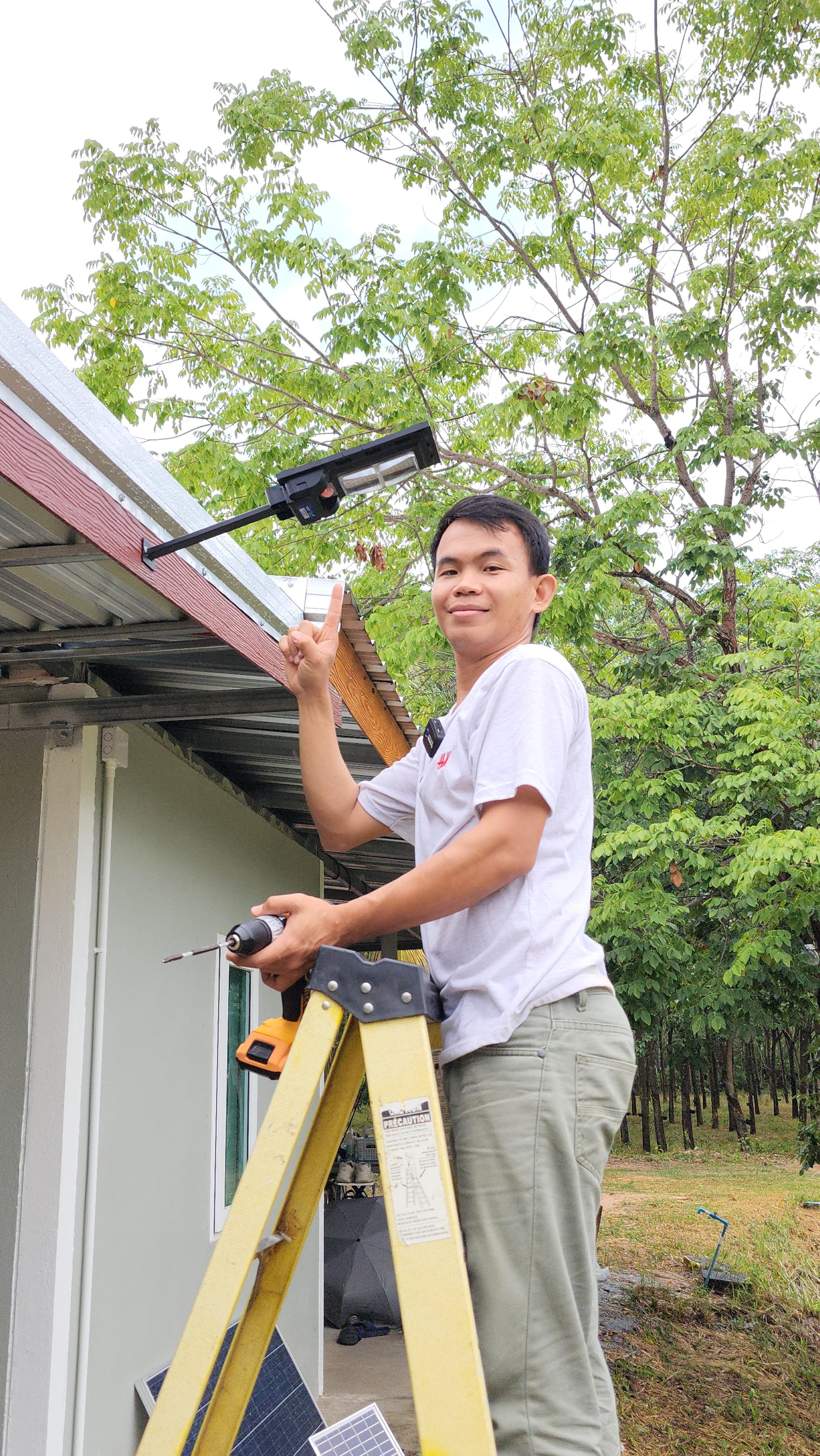 ไฟถนนโซล่าเซลล์ รุ่น MD-SLT27-30W (ขาเหล็ก)(ระบบสว่างค้าง) ของแท้ แบรนด์ MODI XMLSOLAR