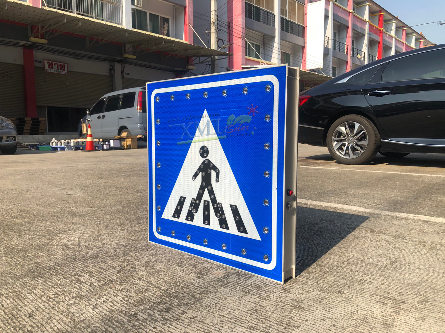 ป้ายไฟเตือนโซล่าเซลล์ คนข้ามถนน ใหม่