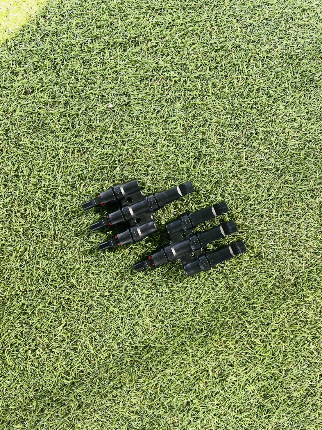 Link ขั้วต่อสายไฟโซล่า 1500V เข้า3 ออก1 รับกระแสไฟ 30A รุ่น CB-1008 (1คู่)