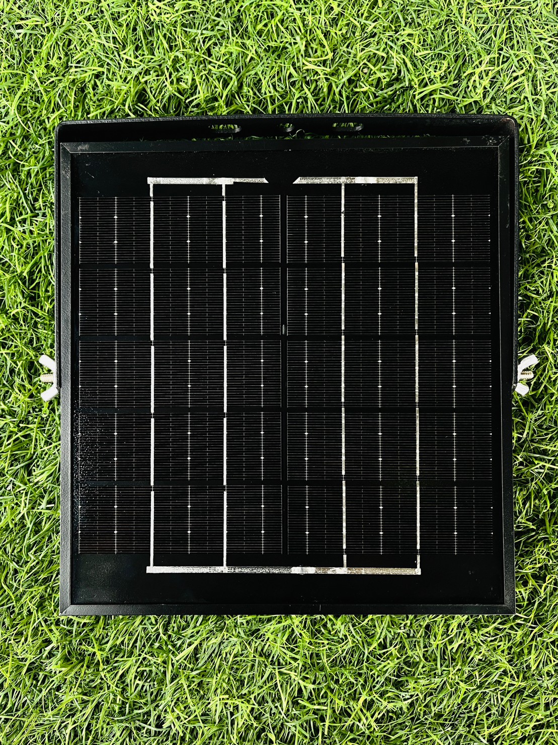 รุ่นประหยัด ไฟสปอตไลท์โซล่าเซลล์ 40 W. รุ่น MODI x XML (เปิดได้ 3 แสง)