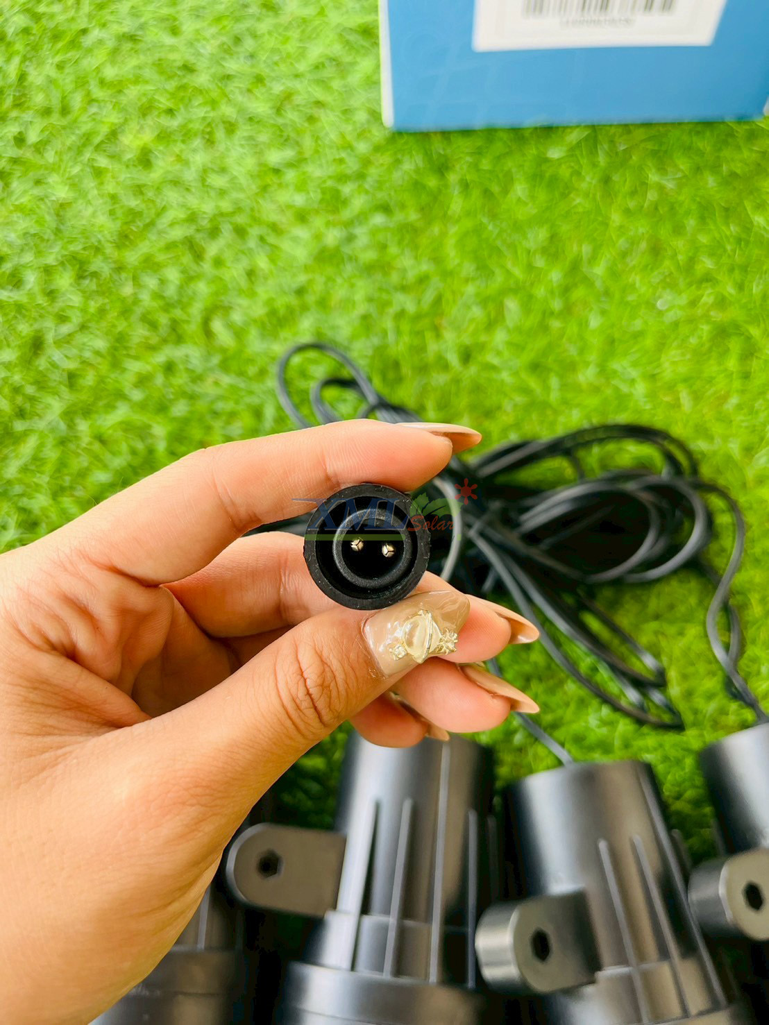 โคมไฟปักสนามโซล่าเซลล์ แพ็ค 4 ดวง รุ่น MD-SSL88 (แสง : เหลืองวอมไวท์)