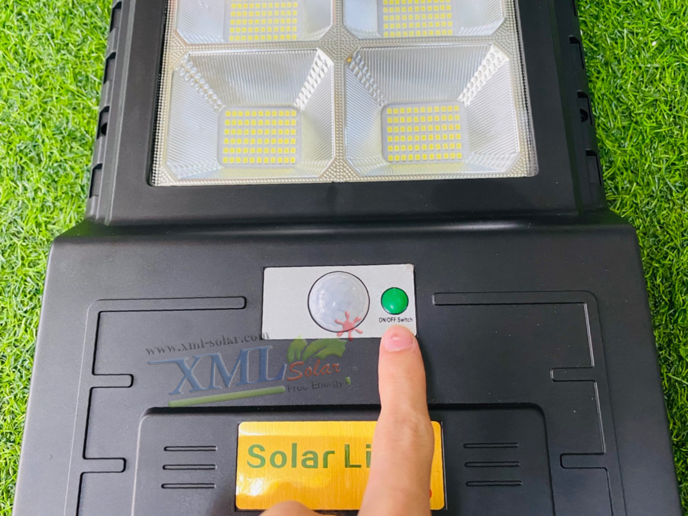 โคมไฟถนนโซล่าเซลล์ รุ่น JD 300 W (แสง : ขาว)(Motion Sensor)