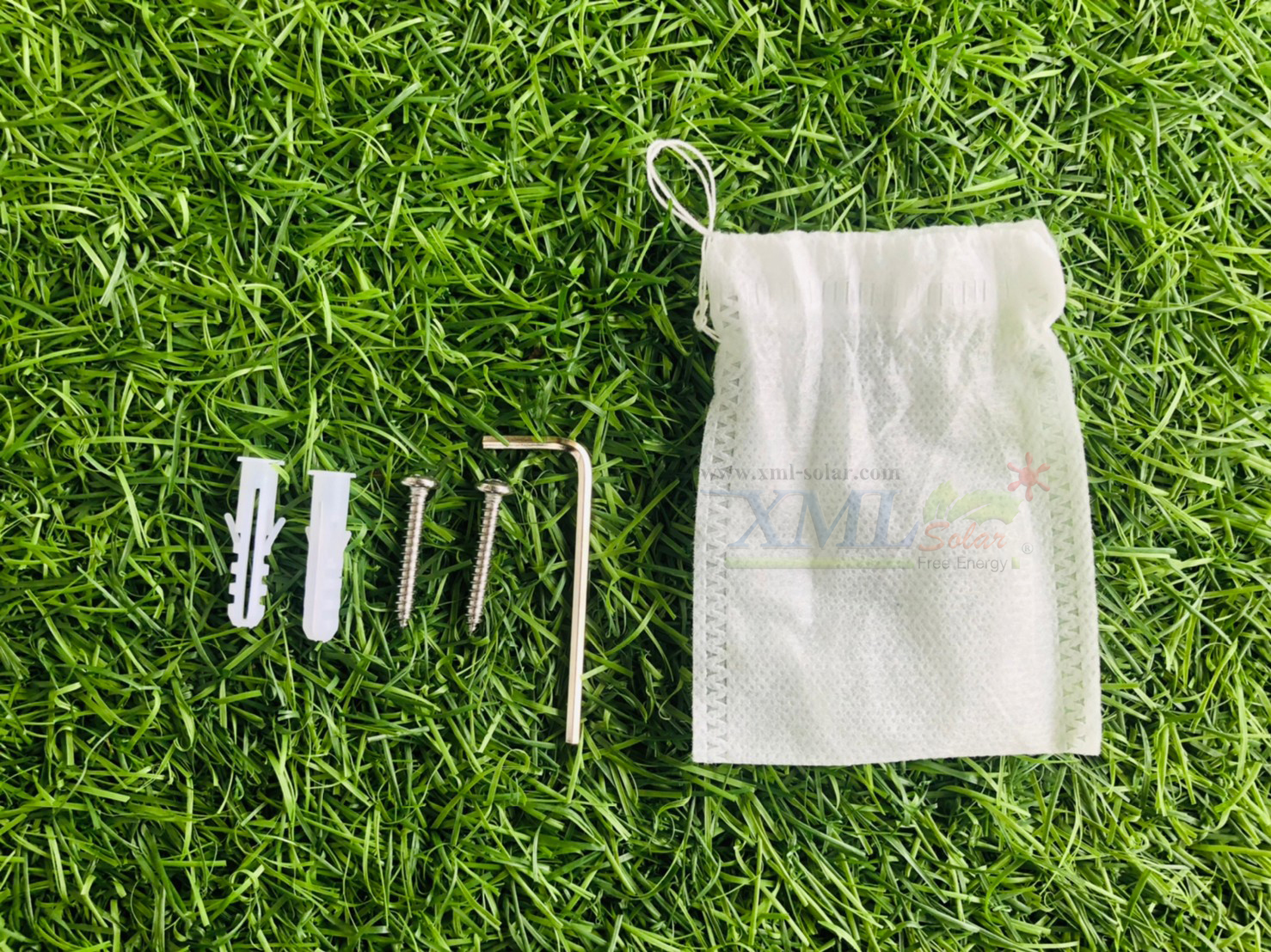 ไฟตั้งพื้นโซล่าเซลล์ ทรงลูกบาศก์ 1000 Lumen + Motion sensor (เเสง : เหลืองวอมไวท์)