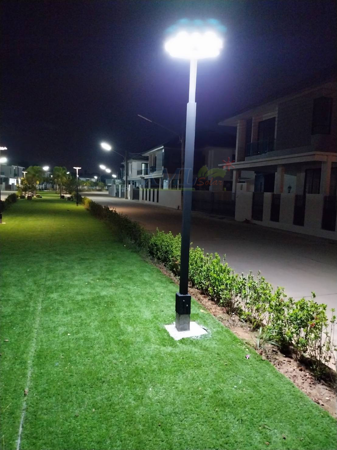 โคมไฟโซล่าเซลล์ UFO ทรงกลม รุ่นทรงรังผึ้ง (เปิดได้ 3 แสง)