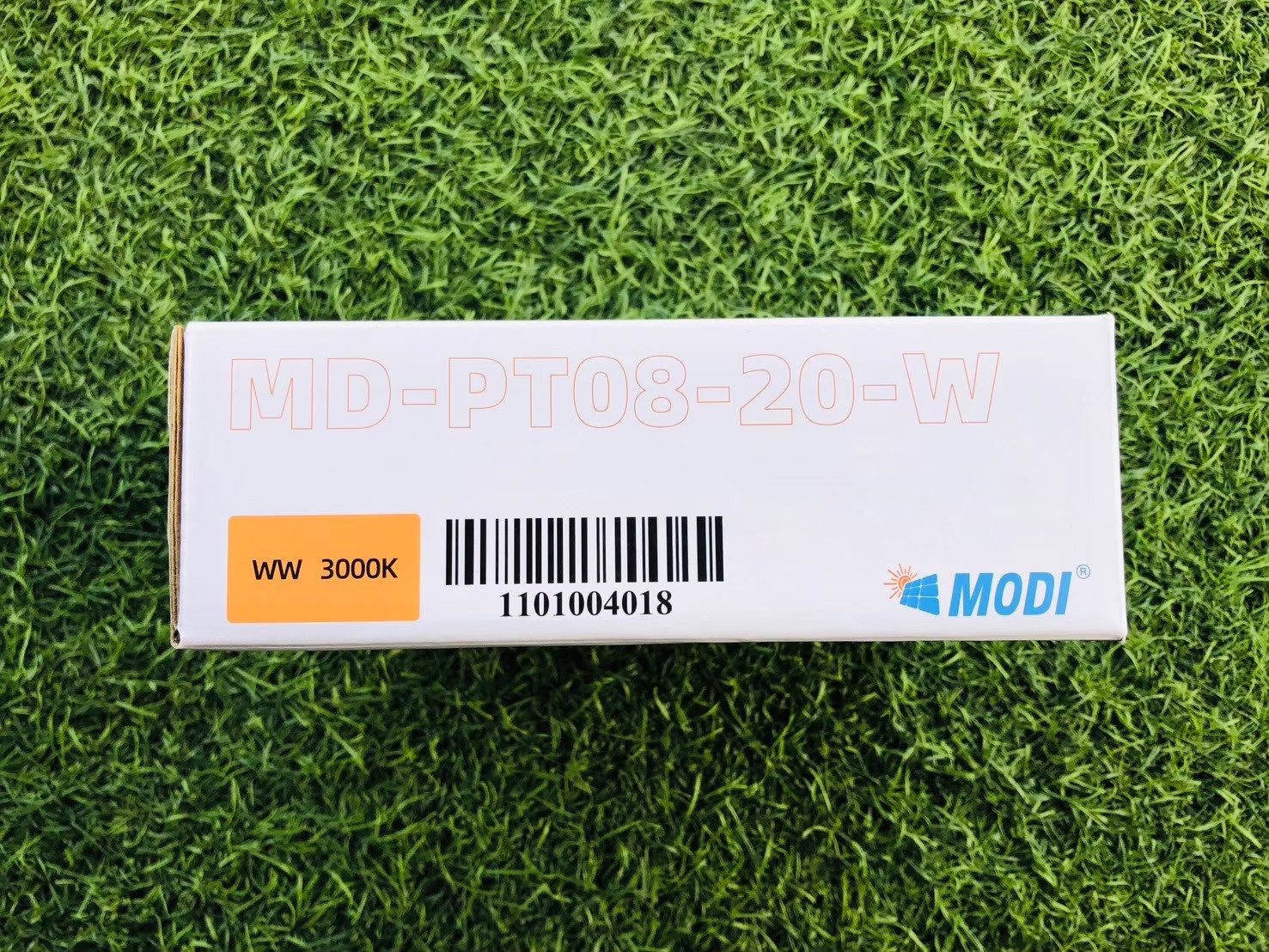 ไฟสปอตไลท์โซล่าเซลล์ 20 W รุ่น MD-PT08 (เเสง : เหลืองวอมไวท์)