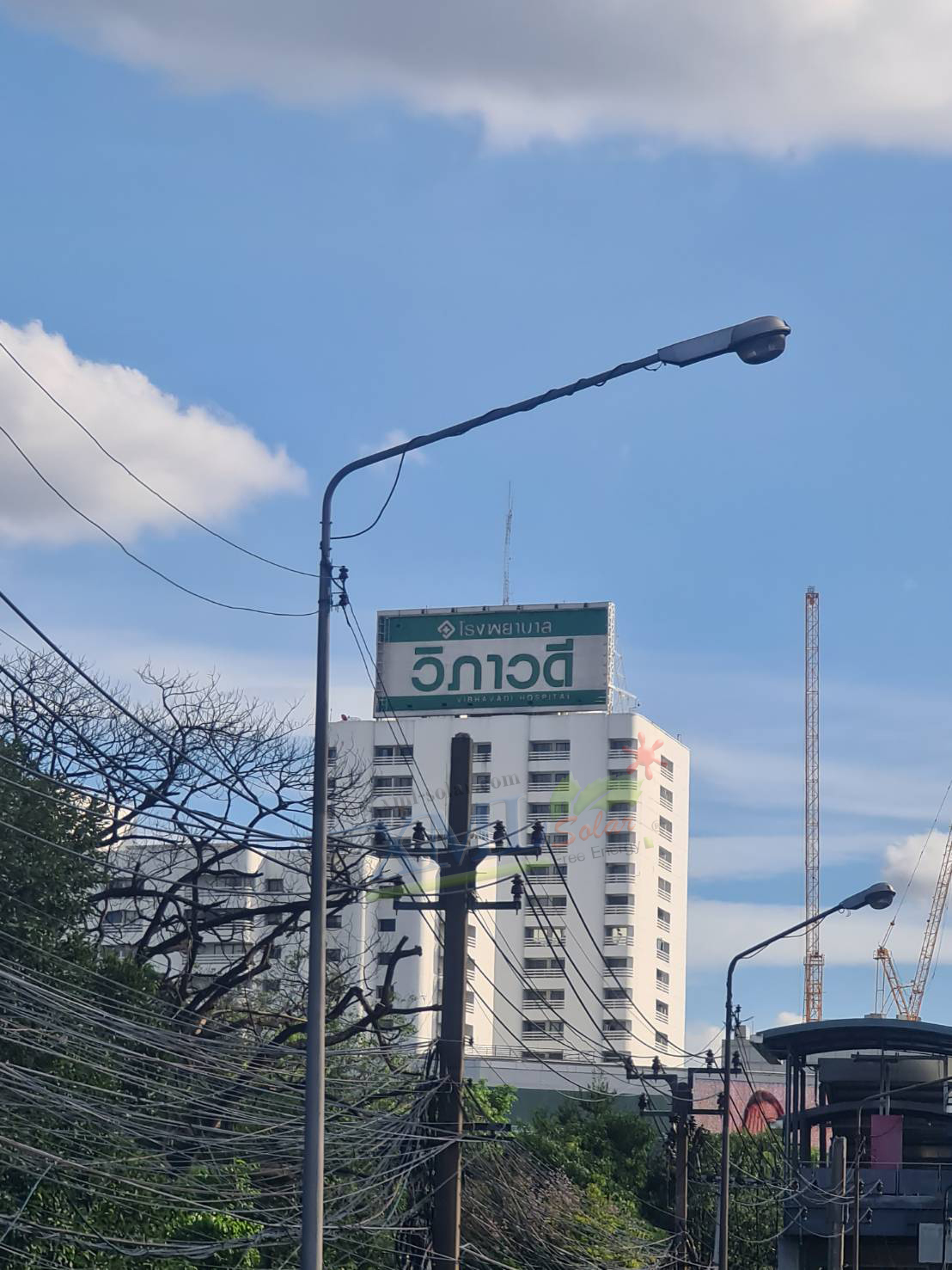 สปอร์ตไลท์โซล่าเซลล์ 1000 W. รุ่นใหม่ JD81000L (แสง : ขาว)