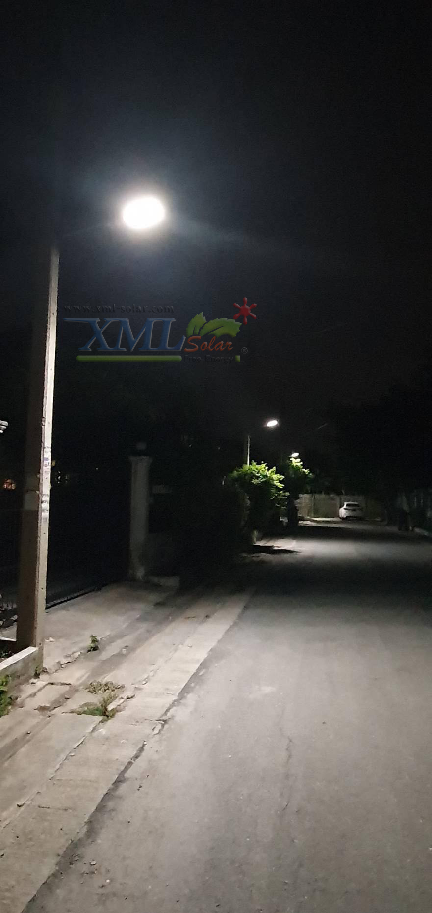 โคมไฟถนนโซล่าเซลล์ XML-Solar 200W (แสง : ขาว)(สว่างค้าง)