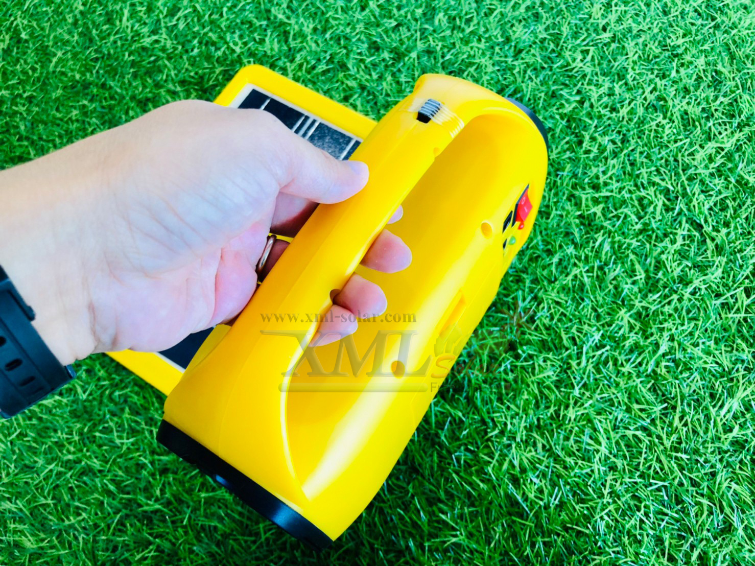 ชุดนอนนาโซล่าเซลล์ (สีเหลือง) พร้อมวิทยุ ขนาดพกพา 8,000 mAh
