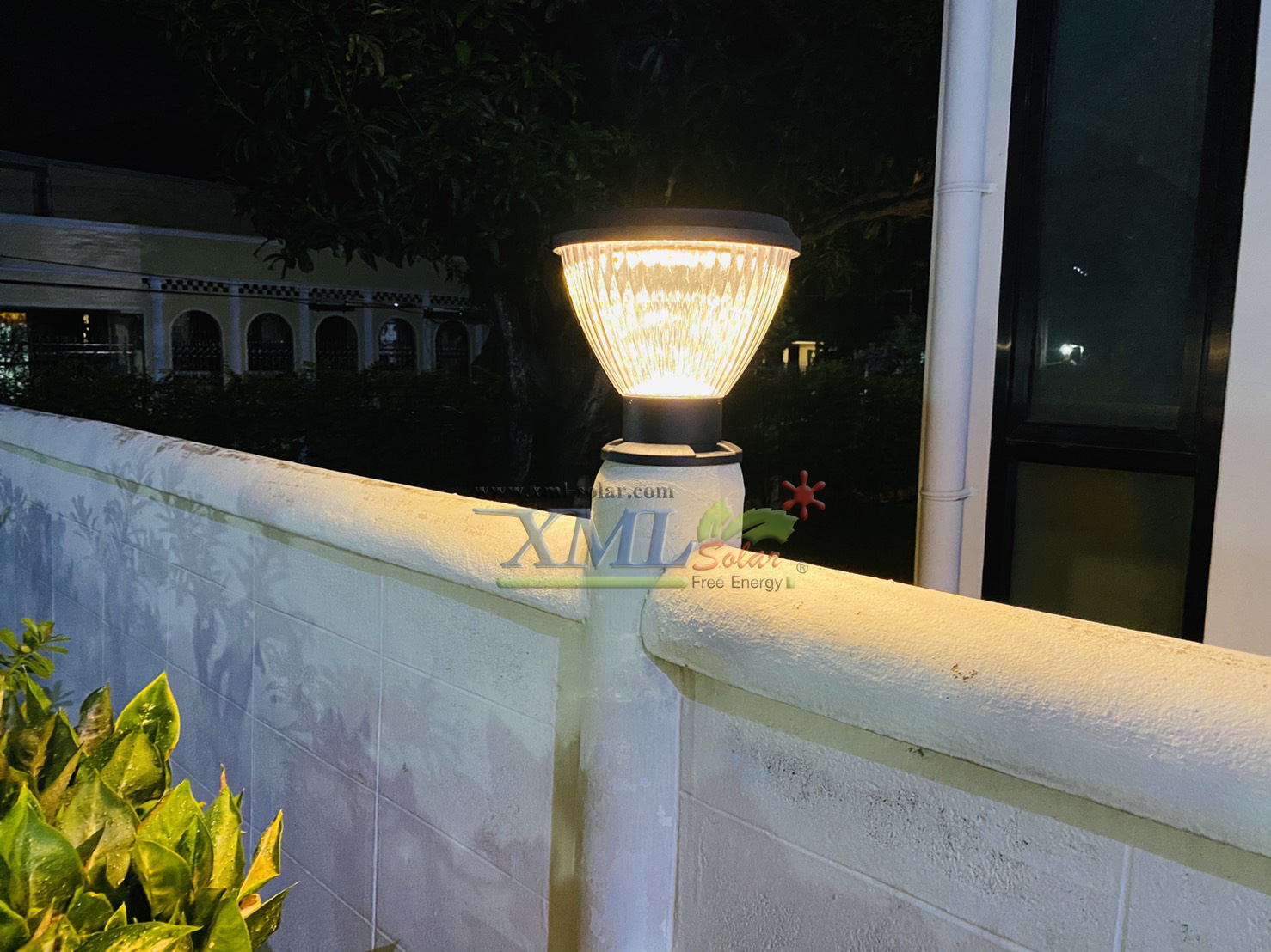 ไฟหัวเสาโซล่าเซลล์ ทรงถ้วย Cupcake 30 SMD LED (เเสง : เหลืองวอมไวท์)