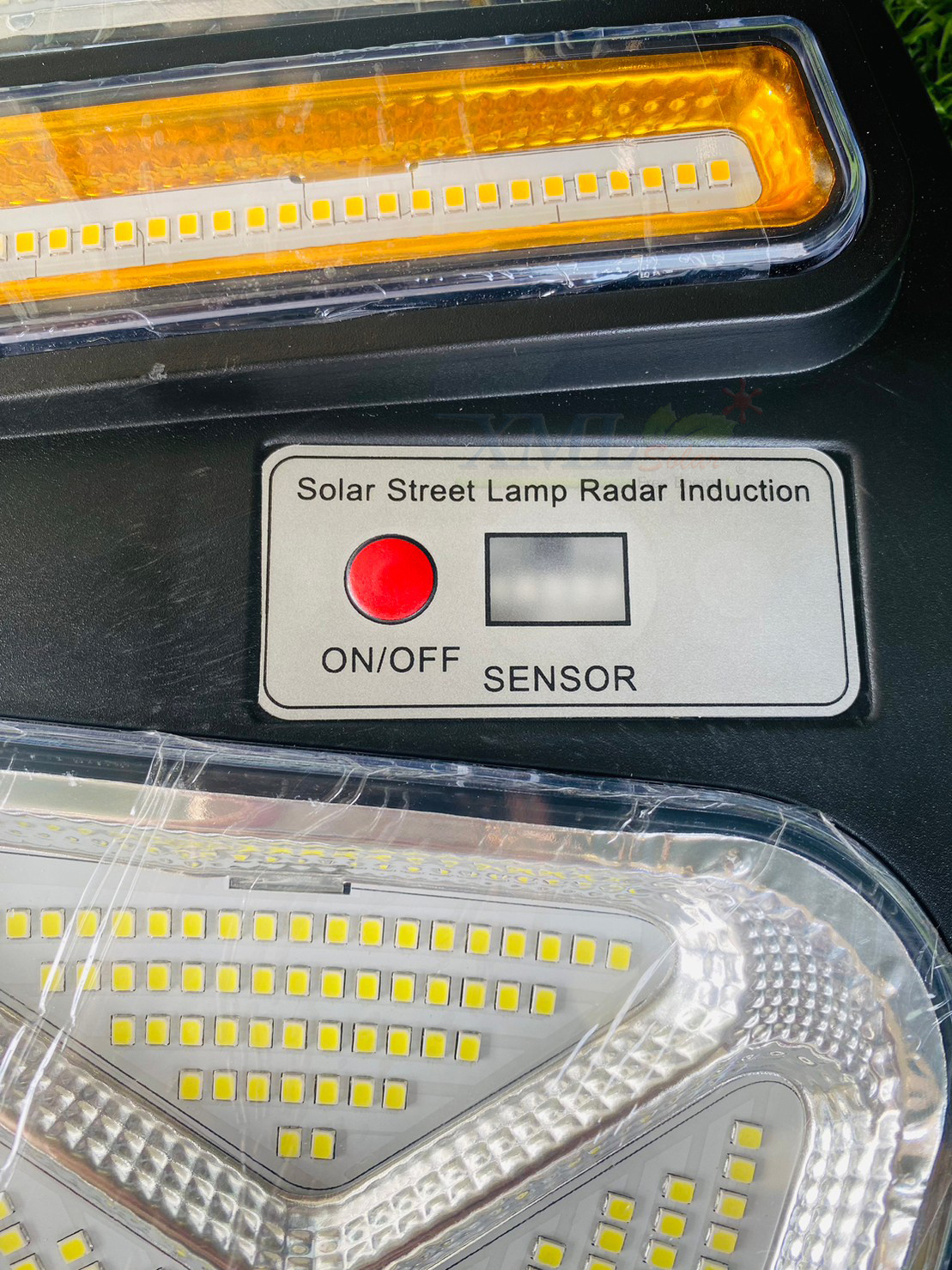 โคมไฟถนนโซล่าเซลล์ UFO ทรงกลมแถบเหลือง รุ่น MODI x XML 300W + Motion Sensor (แสง : ขาว)