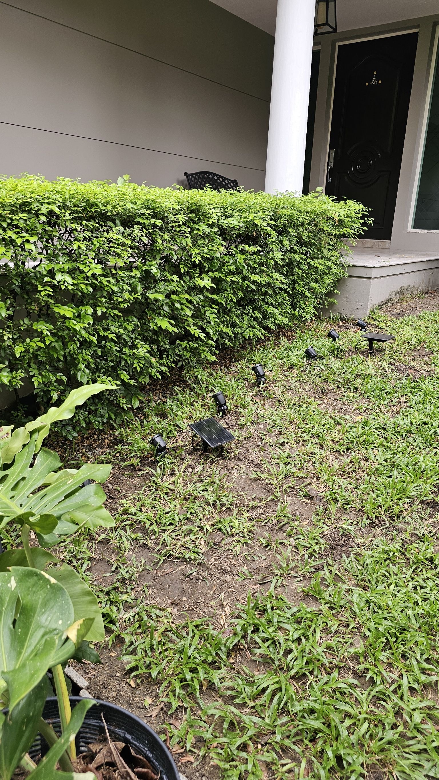 สปอร์ตไลท์ปักสนามโซล่าเซลล์ DC-17 รุ่น 4 หัว สาย 3 เมตร (แสง : เหลืองวอมไวท์)