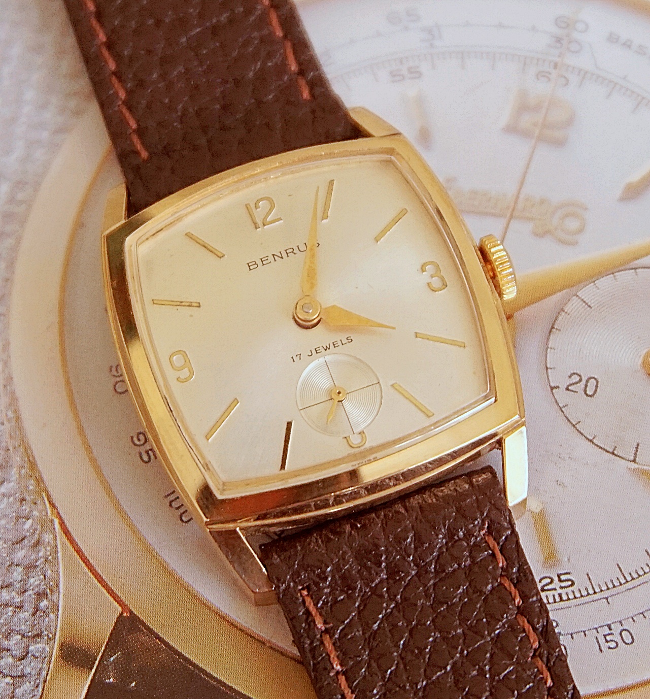 นาฬิกาเก่า BENRUS ไขลานสองเข็มครึ่ง